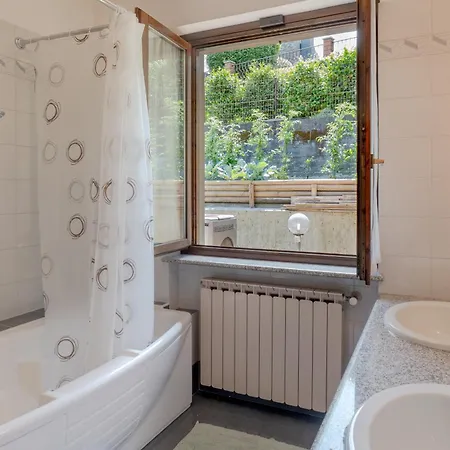 Grazia - Bilocale Con Vista E Giardino شقة